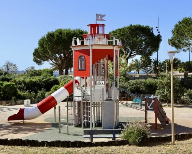 Le phare des petits explorateurs